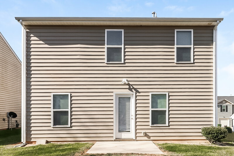 1,850/Mo, 160 Autumn Bluff Cir Mount Holly, NC 28120 Rear View