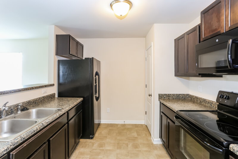 2,880/Mo, 164 Autumn Bluff Cir Mount Holly, NC 28120 Kitchen View