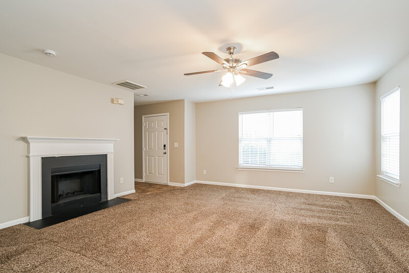 1,880/Mo, 933 Grass Hollow Ct Charlotte, NC 28216 Living Room View 2