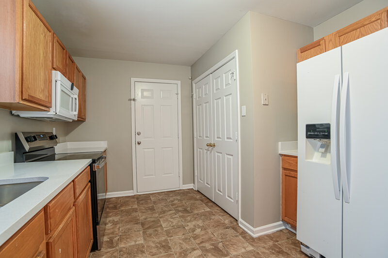 1,880/Mo, 933 Grass Hollow Ct Charlotte, NC 28216 Kitchen View