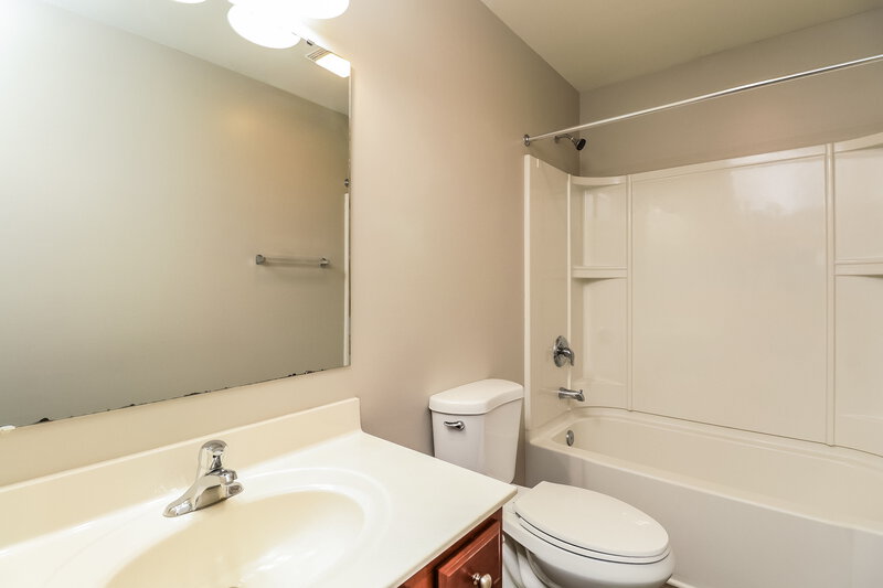 2,780/Mo, 14416 Lake Crossing Dr Charlotte, NC 28278 Bathroom View