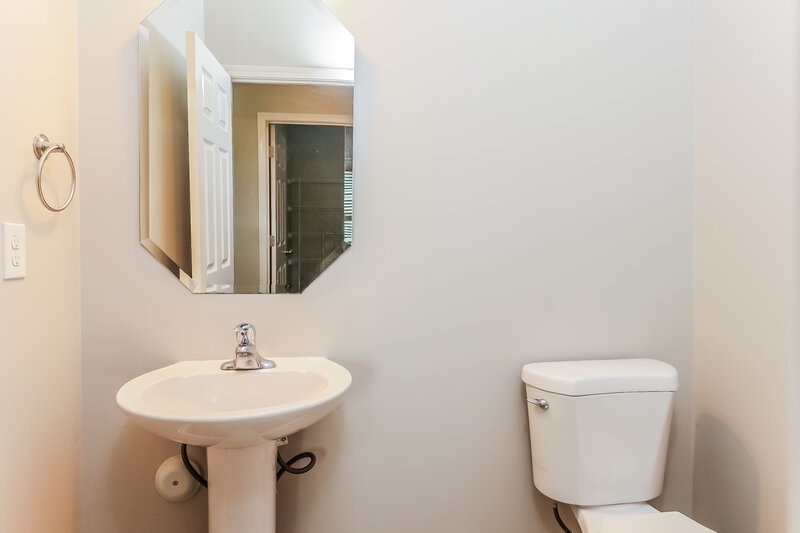 2,780/Mo, 14416 Lake Crossing Dr Charlotte, NC 28278 Bathroom View 2