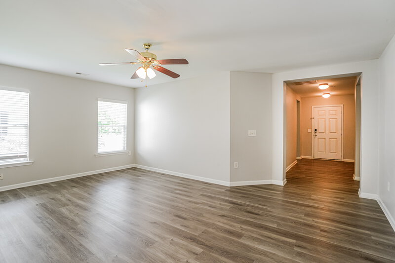 2,055/Mo, 519 Nanny Point Dr Monroe, NC 28110 Living Room View 3