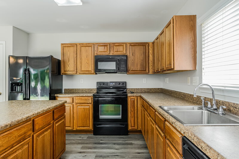 2,055/Mo, 519 Nanny Point Dr Monroe, NC 28110 Kitchen View 2
