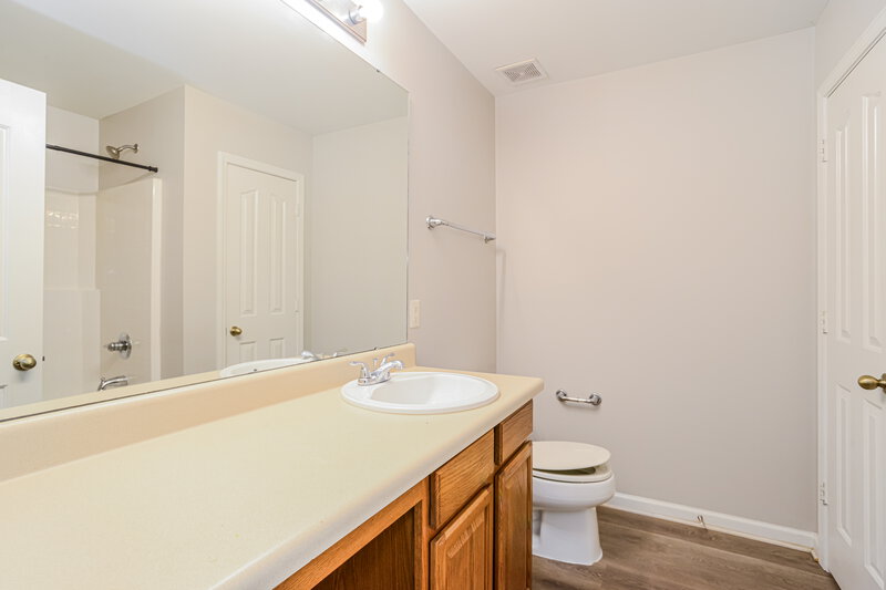 2,055/Mo, 519 Nanny Point Dr Monroe, NC 28110 Main Bathroom View