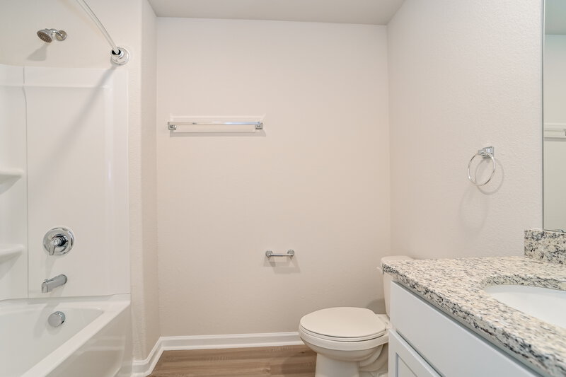 2,105/Mo, 8014 Moose Creek Dr Charlotte, NC 28214 Main Bathroom View