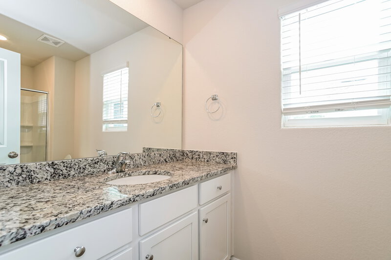 2,105/Mo, 8014 Moose Creek Dr Charlotte, NC 28214 Main Bathroom View 2