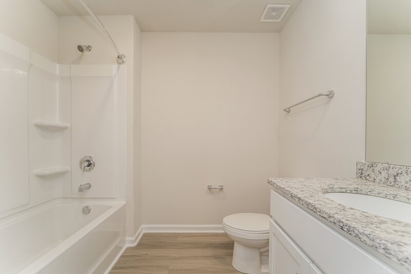 2,260/Mo, 8005 Moose Creek Dr Charlotte, NC 28214 Bathroom View