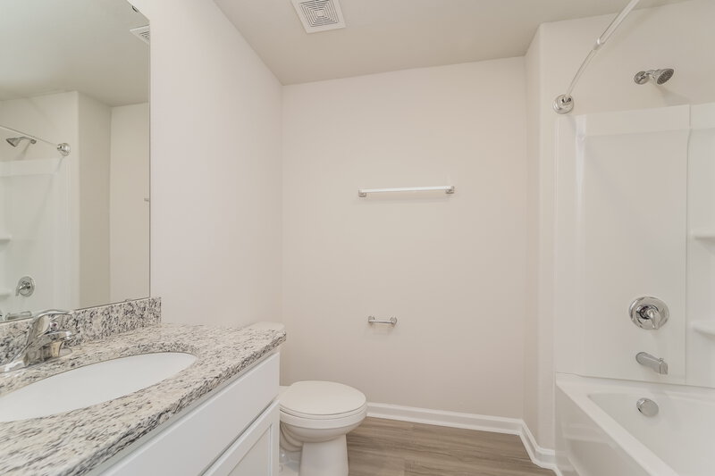 1,895/Mo, 8050 Moose Creek Dr Charlotte, NC 28214 Main Bathroom View