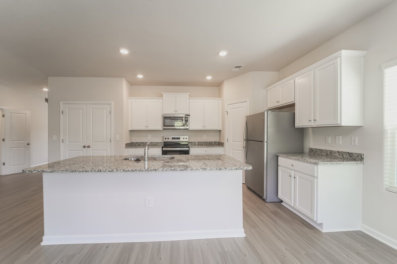 2,085/Mo, 6405 Lowe Ln Charlotte, NC 28214 Kitchen View 2