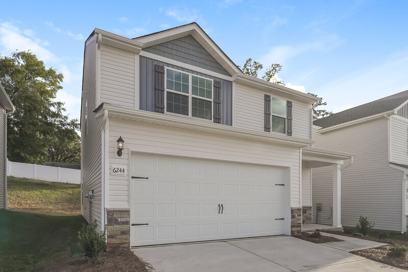 2,010/Mo, 6244 Lowe Ln Charlotte, NC 28214 Front View