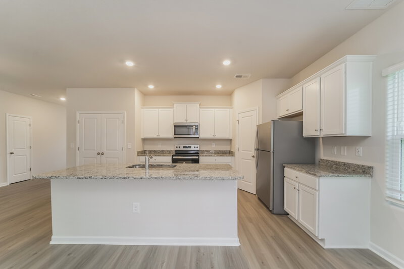 2,010/Mo, 6244 Lowe Ln Charlotte, NC 28214 Kitchen View