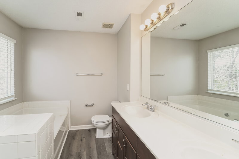 1,920/Mo, 8300 Vermilion Dr Charlotte, NC 28215 Main Bathroom View