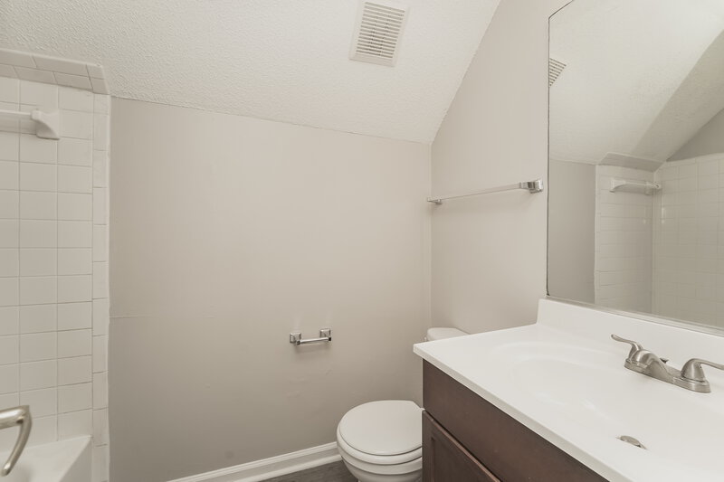 1,920/Mo, 8300 Vermilion Dr Charlotte, NC 28215 Bathroom View