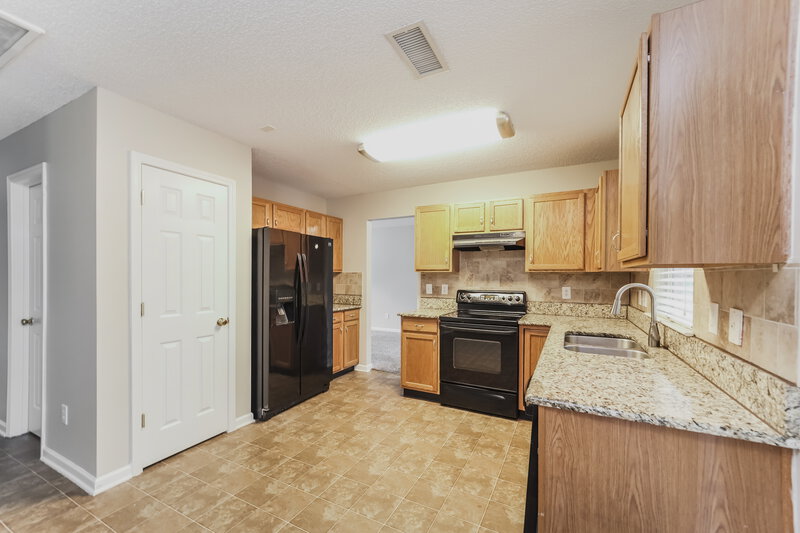 3,010/Mo, 10308 Gold Pan Rd Charlotte, NC 28215 Kitchen View 2
