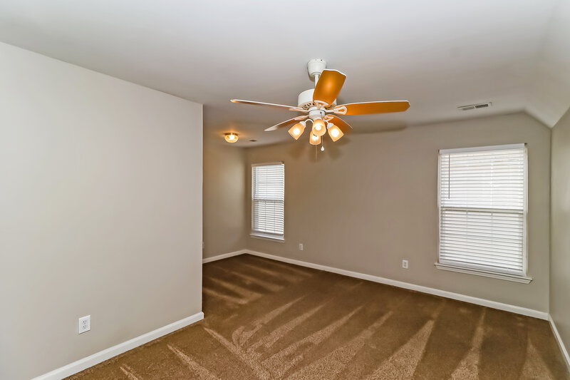 3,150/Mo, 7021 Long Run Ln Charlotte, NC 28216 Living Room View 2