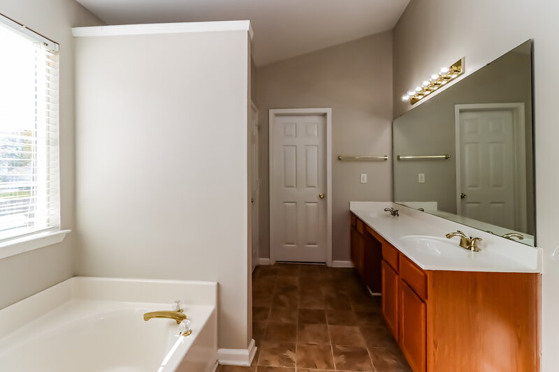 3,150/Mo, 7021 Long Run Ln Charlotte, NC 28216 Main Bathroom View