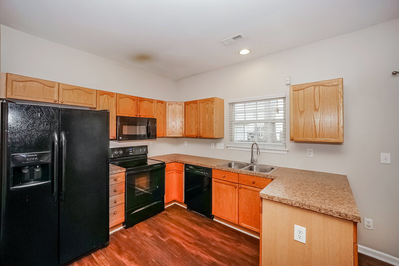 2,050/Mo, 11400 Brook Meadow Pl Charlotte, NC 28214 Kitchen View 2