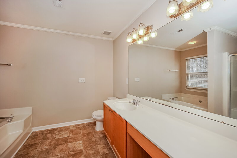 2,050/Mo, 11400 Brook Meadow Pl Charlotte, NC 28214 Main Bathroom View
