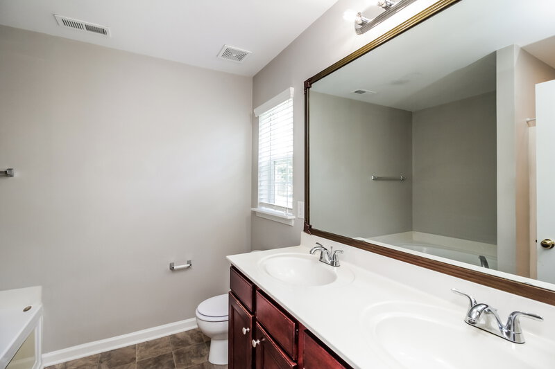 2,380/Mo, 4013 Lawrence Daniel Dr Matthews, NC 28104 Main Bathroom View