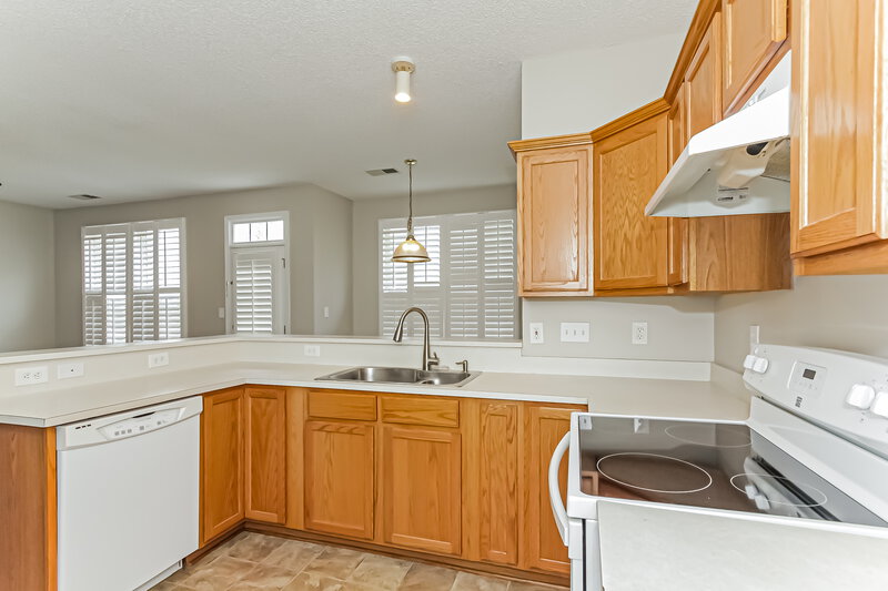 1,950/Mo, 6038 Shining Oak Ln Charlotte, NC 28269 Kitchen View 2
