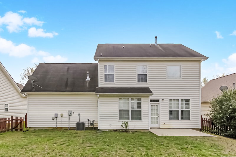 1,950/Mo, 6038 Shining Oak Ln Charlotte, NC 28269 Rear View