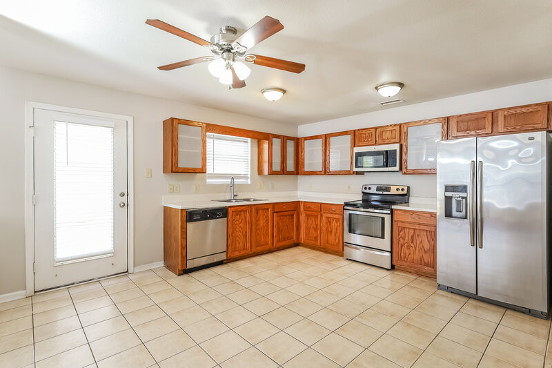 2,320/Mo, 831 Skywatch Ln Monroe, NC 28112 Kitchen View 2