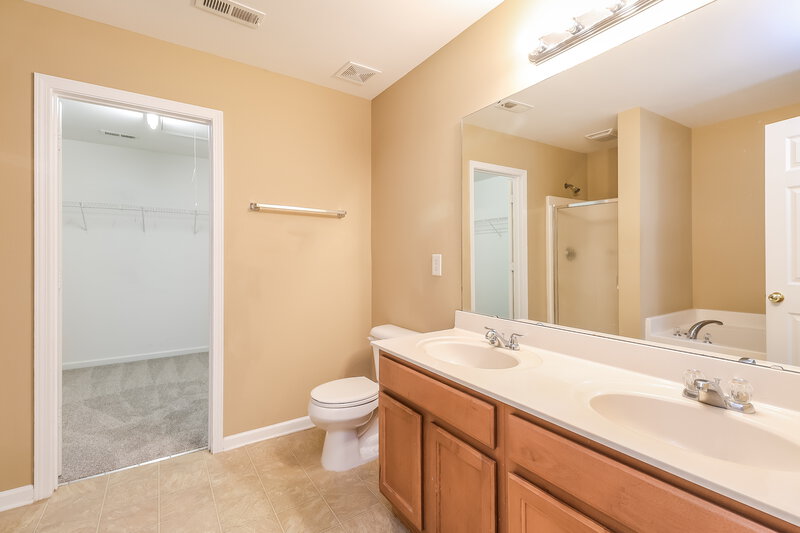 2,320/Mo, 6512 Blackwood Ln Waxhaw, NC 28173 Main Bathroom View 2