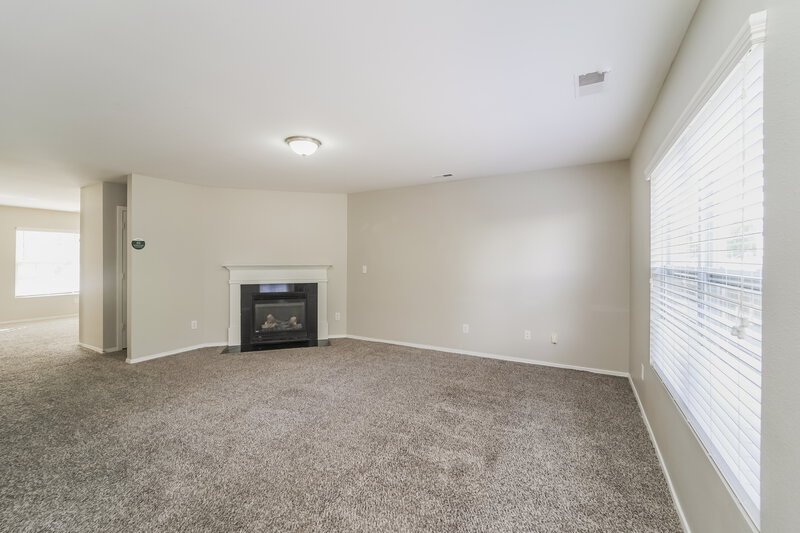 2,180/Mo, 1629 Poplar Shadow Dr Huntersville, NC 28078 Living Room View 2
