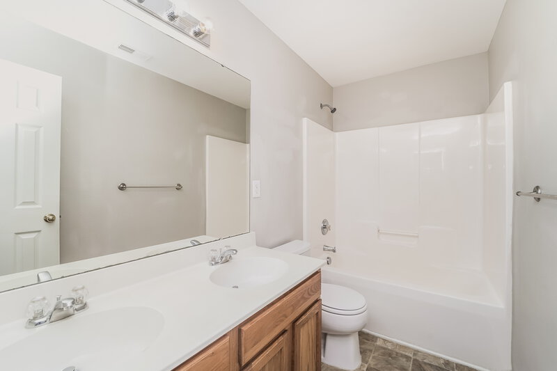 2,180/Mo, 1629 Poplar Shadow Dr Huntersville, NC 28078 Bathroom View