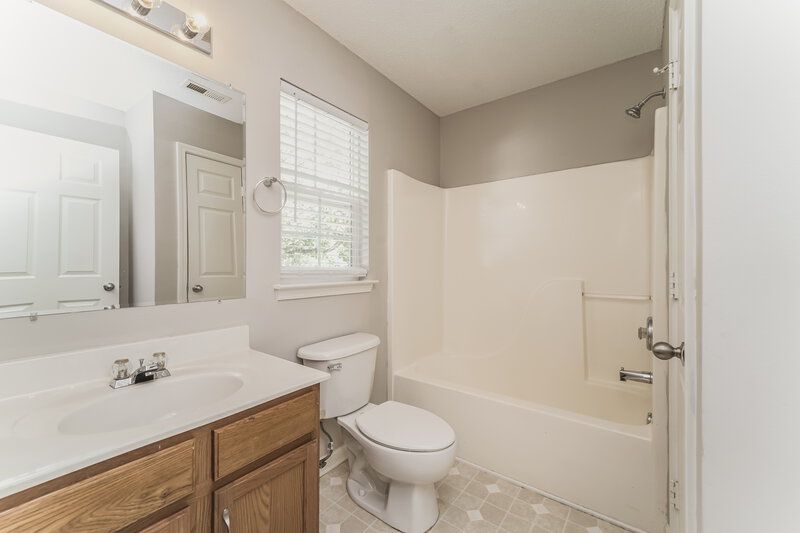 1,665/Mo, 4905 Cedarbrook Ln SW Concord, NC 28027 Main Bathroom View