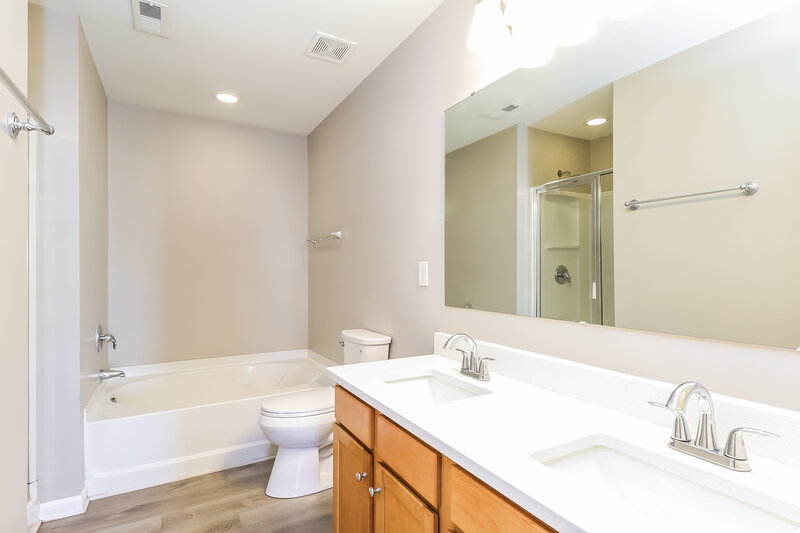 2,135/Mo, 1317 Bray Dr Charlotte, NC 28214 Main Bathroom View