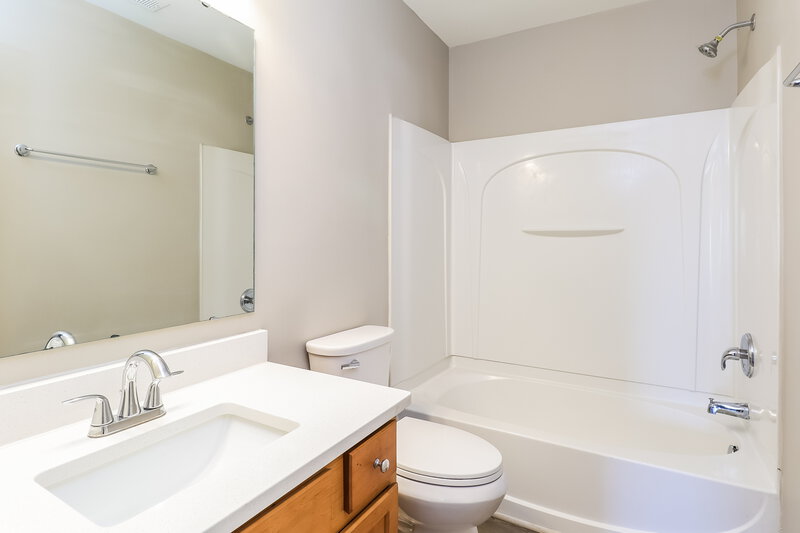 2,135/Mo, 1317 Bray Dr Charlotte, NC 28214 Main Bathroom View 2