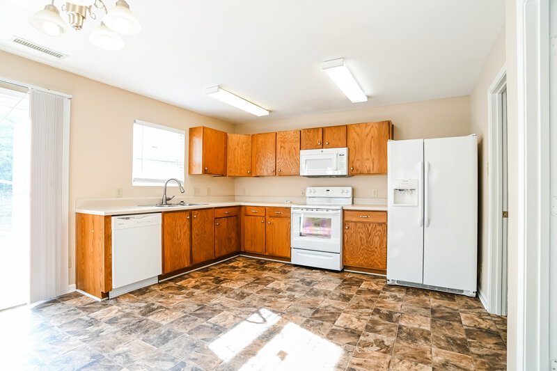 1,975/Mo, 14235 Hartwell Farm Dr Charlotte, NC 28278 Kitchen View 2