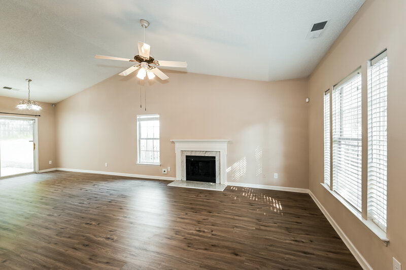 1,980/Mo, 5316 Chinemist Ct Charlotte, NC 28269 Living Room View