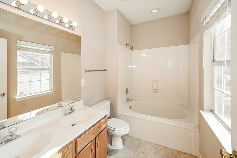 1,980/Mo, 5316 Chinemist Ct Charlotte, NC 28269 Main Bathroom View