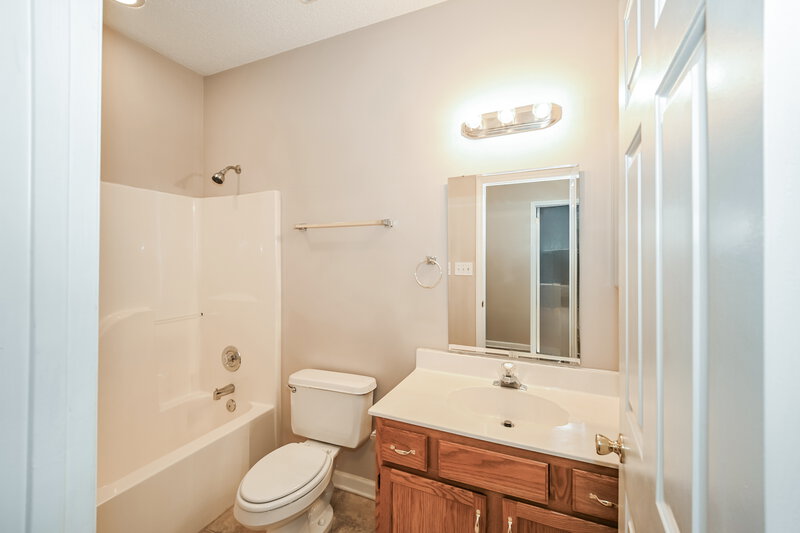 1,980/Mo, 5316 Chinemist Ct Charlotte, NC 28269 Bathroom View