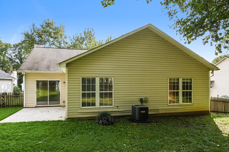 1,980/Mo, 5316 Chinemist Ct Charlotte, NC 28269 Rear View