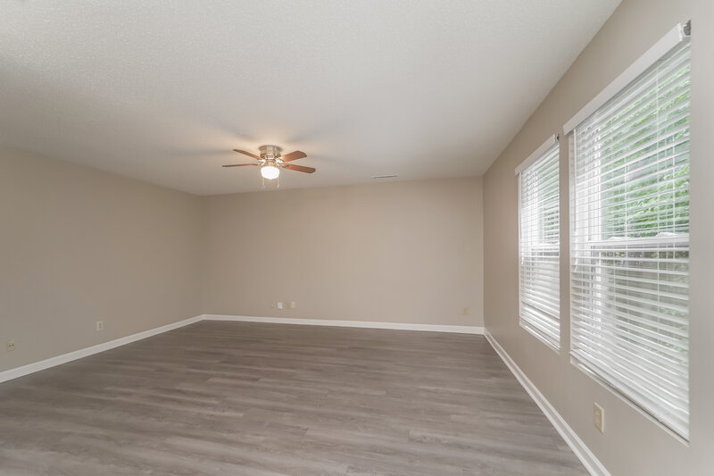 1,785/Mo, 7054 Sycamore Grove Ct Charlotte, NC 28227 Living Room View 2