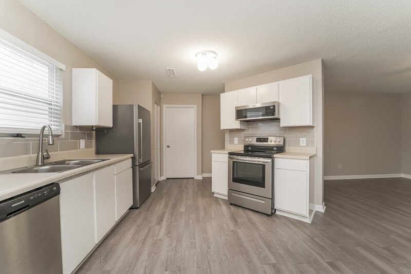 1,785/Mo, 7054 Sycamore Grove Ct Charlotte, NC 28227 Kitchen View 2