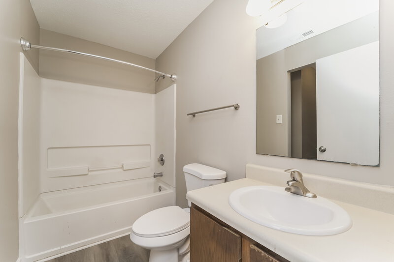 1,785/Mo, 7054 Sycamore Grove Ct Charlotte, NC 28227 Main Bathroom View