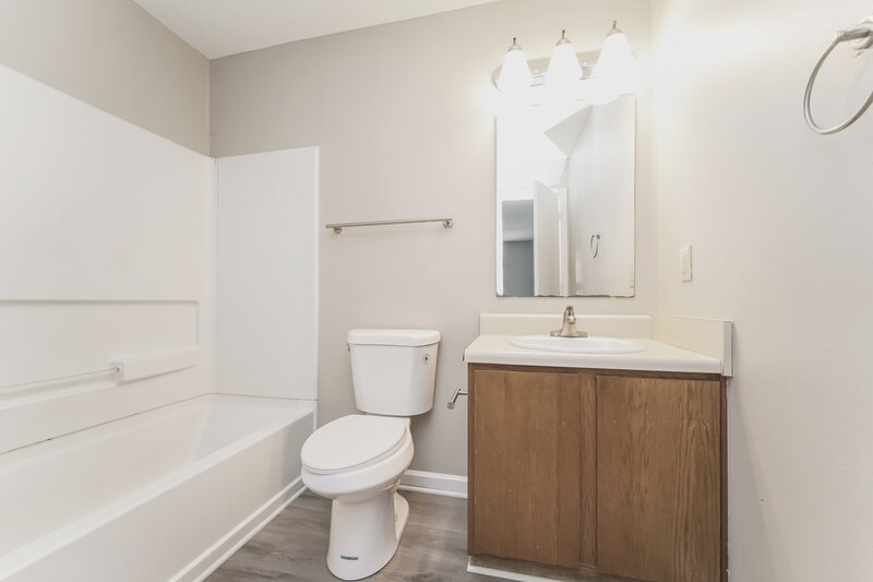 1,785/Mo, 7054 Sycamore Grove Ct Charlotte, NC 28227 Bathroom View