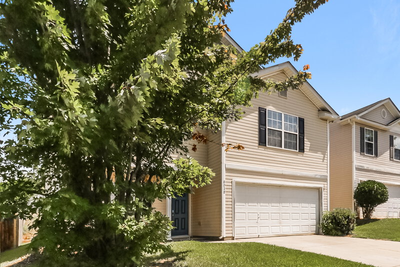 1,870/Mo, 5015 Patricia Ann Ln Charlotte, NC 28269 Front View