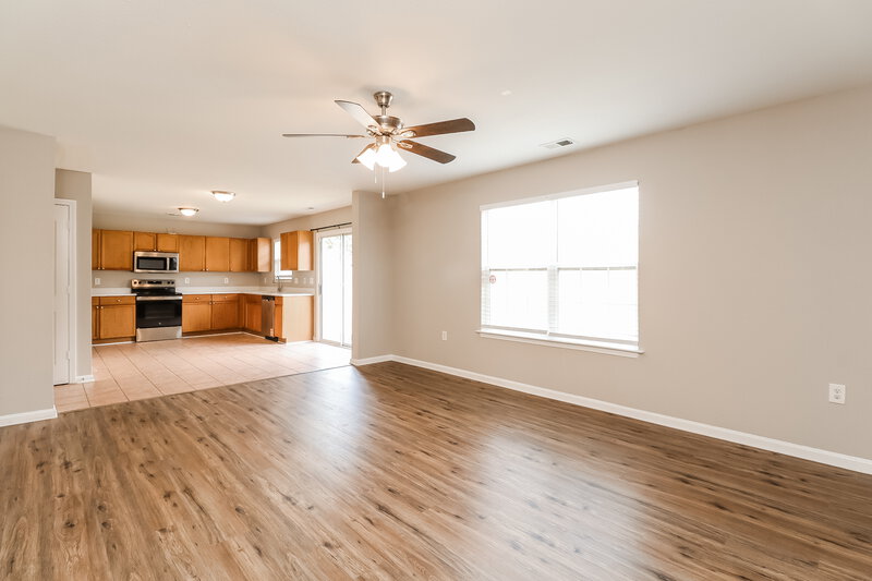 1,870/Mo, 5015 Patricia Ann Ln Charlotte, NC 28269 Living Room View 2