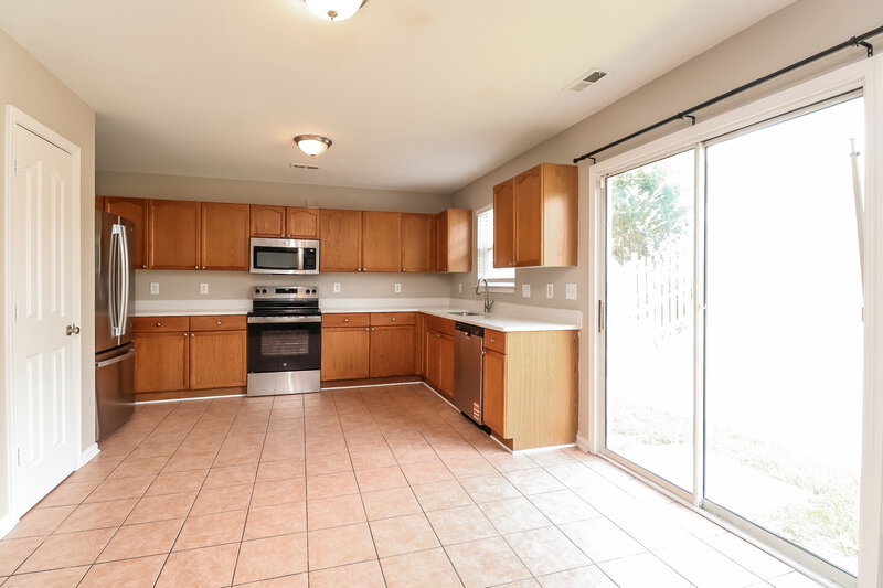 1,870/Mo, 5015 Patricia Ann Ln Charlotte, NC 28269 Kitchen View 2