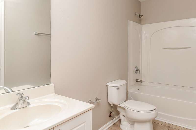 1,870/Mo, 5015 Patricia Ann Ln Charlotte, NC 28269 Bathroom View