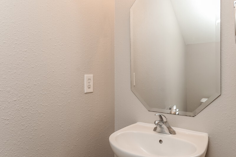 1,870/Mo, 5015 Patricia Ann Ln Charlotte, NC 28269 Powder Room View