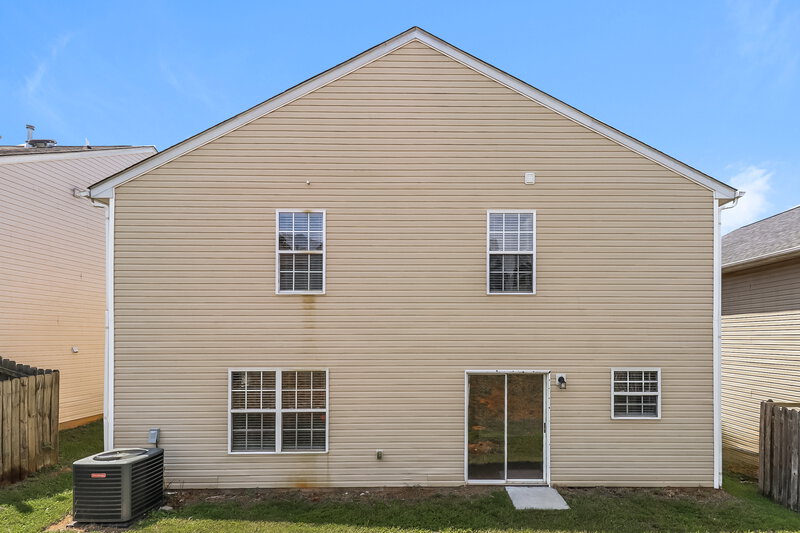 1,870/Mo, 5015 Patricia Ann Ln Charlotte, NC 28269 Rear View