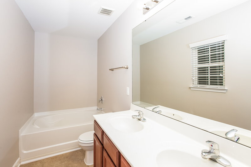 1,785/Mo, 4198 Broadstairs Dr Concord, NC 28025 Main Bathroom View