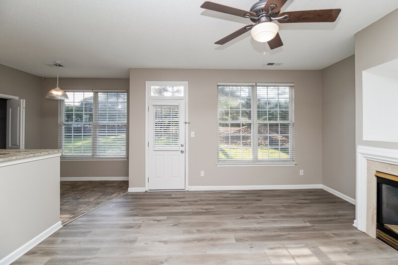 1,845/Mo, 10535 Green Hedge Ave Charlotte, NC 28269 Living Room View